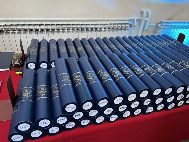 Uručene diplome (Foto: RTRS)
