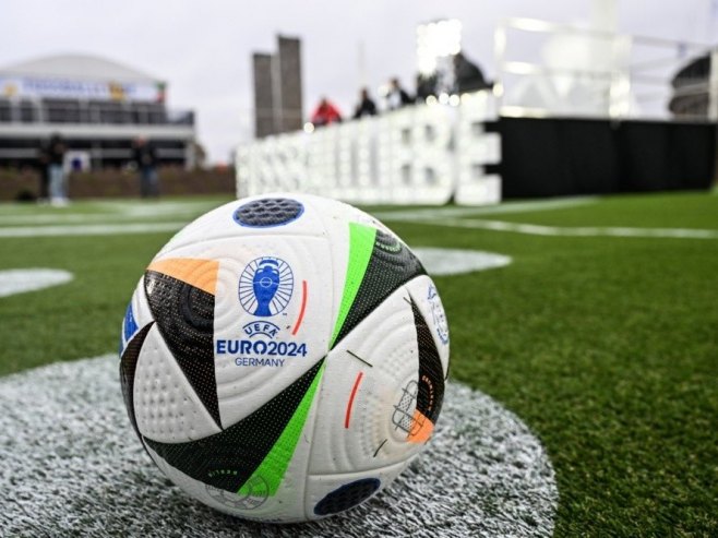 Званична лопта Европског првенства 2024. у Њемачкој (Фото: EPA-EFE/FILIP SINGER) - 