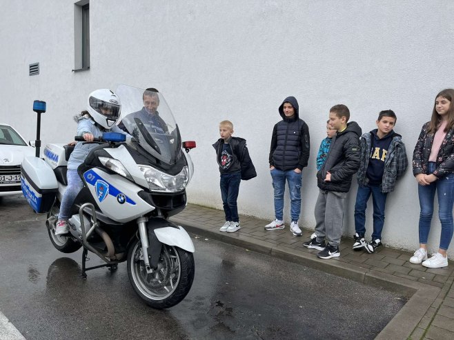 Дјеца на ПС Лауш Дјеца на ПС Лауш - Фото: РТРС