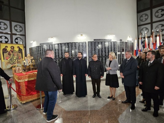 Вишковић и Цвијановић у Источној Илиџи (Фото: twitter.com/Vlada_Srpske) Вишковић и Цвијановић у Источној Илиџи (Фото: twitter.com/Vlada_Srpske) -