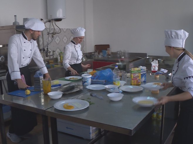 Угоститељска школа на такмичењу Угоститељска школа на такмичењу - Фото: РТРС