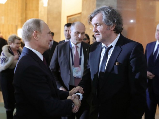 Путин и Кустурица (фото: EPA-EFE/MICHAEL KLIMENTYEV / SPUTNIK / KREMLIN POOL) Путин и Кустурица (фото: EPA-EFE/MICHAEL KLIMENTYEV / SPUTNIK / KREMLIN POOL) -