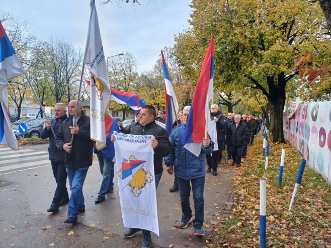 Mirno okupljanje Boračke organizacije Banjaluka kao odgovor SDP-u (foto: RTRS)