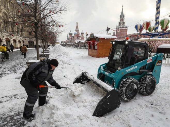 Снијег у Москви (Фото: EPA/YURI KOCHETKOV) Снијег у Москви (Фото: EPA/YURI KOCHETKOV) -