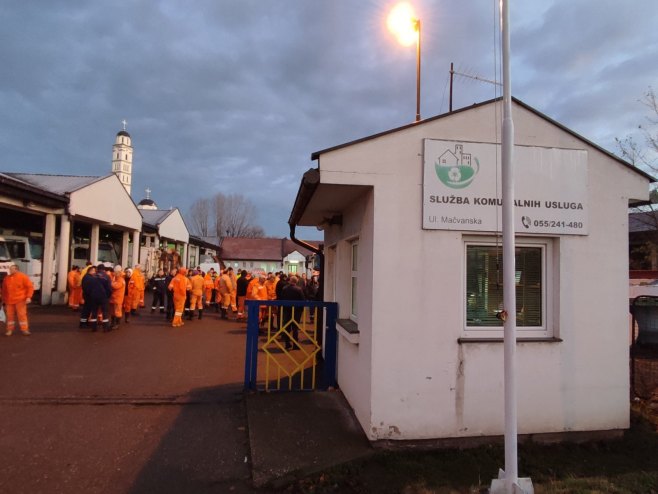 Штрајк комуналаца у Бијељини Штрајк комуналаца у Бијељини - Фото: РТРС
