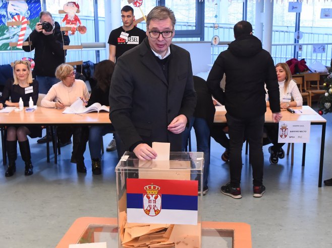 Вучић на гласању (Фото: FOTO TANJUG/TARA RADOVANOVIĆ/ bs) Вучић на гласању (Фото: FOTO TANJUG/TARA RADOVANOVIĆ/ bs) -
