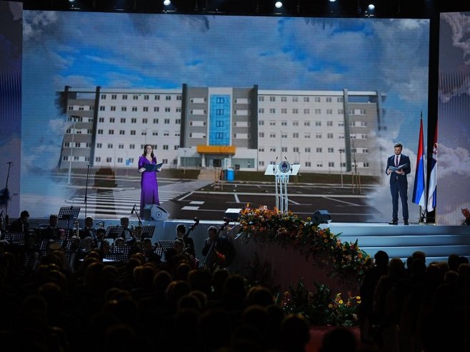 На свечаној академији прочитао писмо Александра Вучића На свечаној академији прочитао писмо Александра Вучића - Фото: РТРС