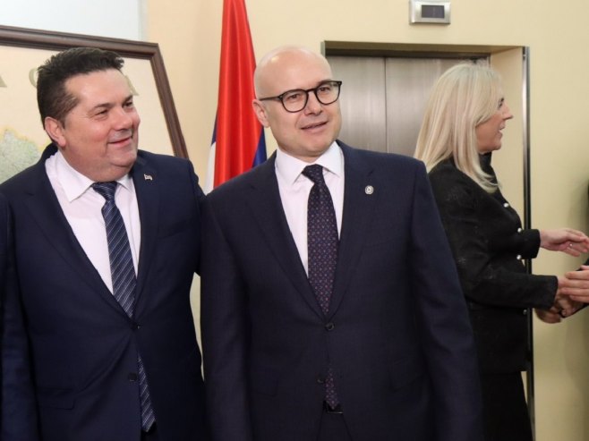 Вучевић са Стевандићем Вучевић са Стевандићем - Фото: РТРС