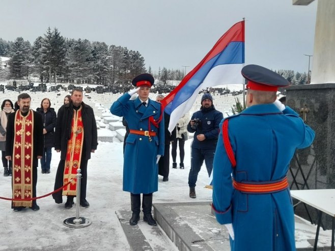 Положени вијенци на Спомен-гробљу Нови Зејтинлик - Фото: РТРС