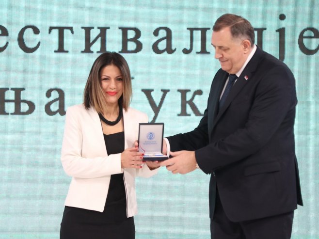 Додјела одликовања Додјела одликовања - Фото: predsjednikrs.rs/Borislav Zdrinja