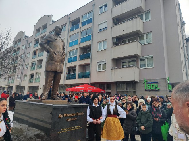 Откривен споменик доктору Лазићу Откривен споменик доктору Лазићу - Фото: СРНА