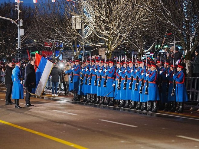 Свечани дефиле Свечани дефиле - Фото: РТРС