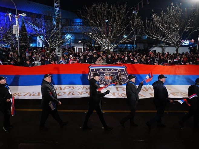 Свечани дефиле Свечани дефиле - Фото: РТРС