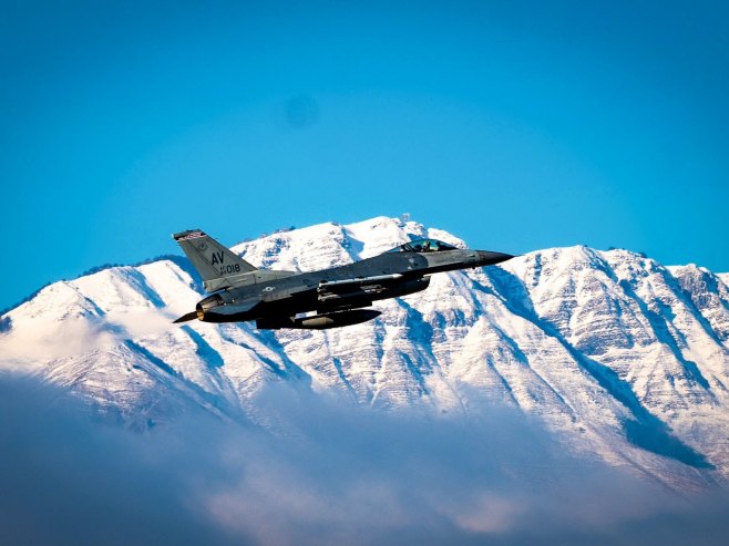 Амерички авион изнад БиХ (фото: twitter.com/USEmbassySJJ) Амерички авион изнад БиХ (фото: twitter.com/USEmbassySJJ) -