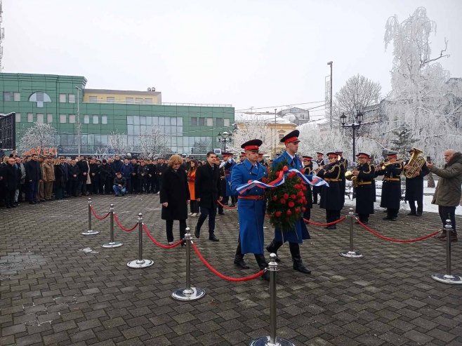 Полагање вијенаца - Брчко (Фото: РТРС)