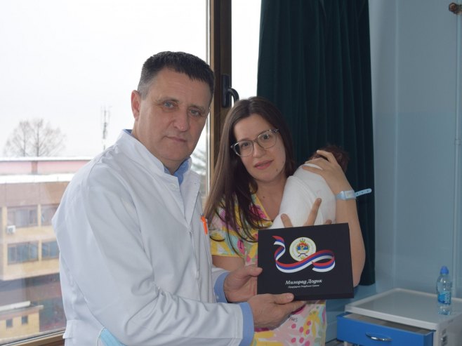 Ђајић уручио златнике Ђајић уручио златнике - Фото: Уступљена фотографија