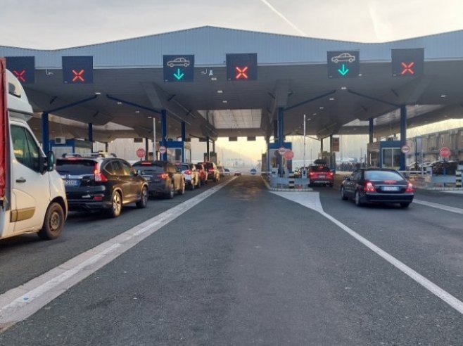 На Батровцима се чека и до три сата