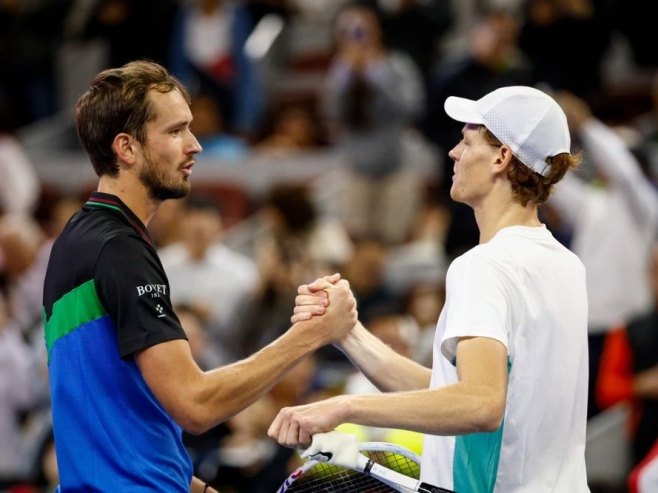 Медведев и Синер (Фото: EPA-EFE/MARK R. CRISTINO) - 