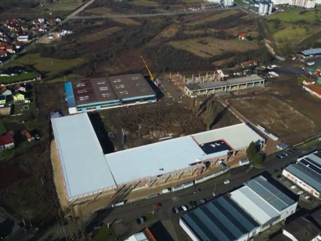 Добој: Некадашњи "Трудбеник" ускоро постаје тржни центар Добој: Некадашњи "Трудбеник" ускоро постаје тржни центар - Фото: РТРС