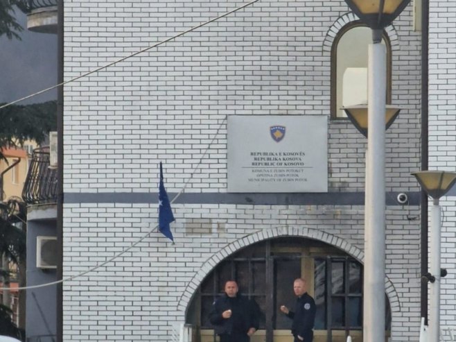 Депортован у централну Србију један од припадника МУП-а који је синоћ ухапшен у Зубином Потоку