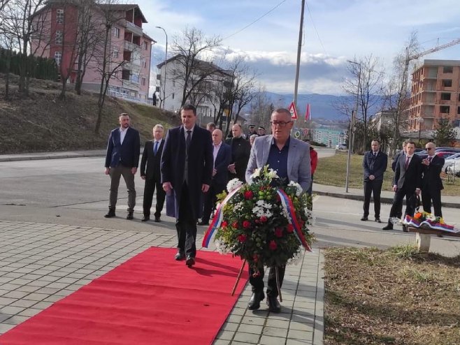 Полагање вијенаца Чуркину (фото: РТРС)