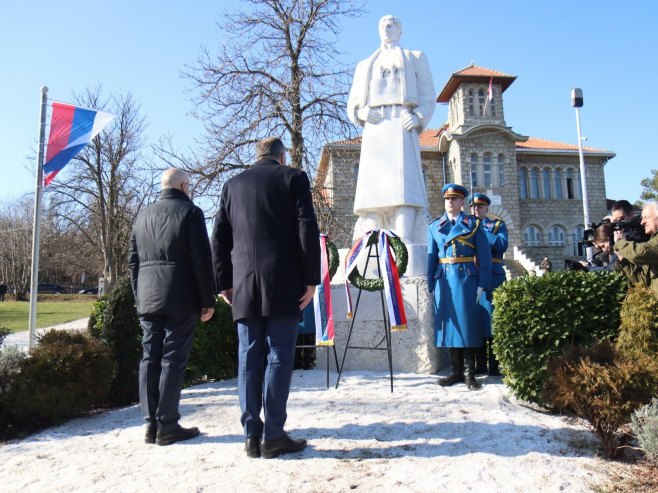 Додик и Вучевић полажу вијенце Додик и Вучевић полажу вијенце - Фото: predsjednikrs.rs/Borislav Zdrinja