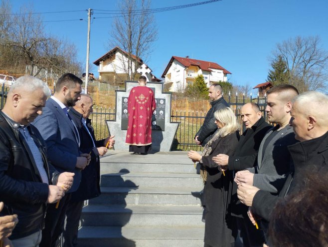 У Мотикама служен парастос за 16 погинулих бораца ВРС У Мотикама служен парастос за 16 погинулих бораца ВРС - Фото: СРНА