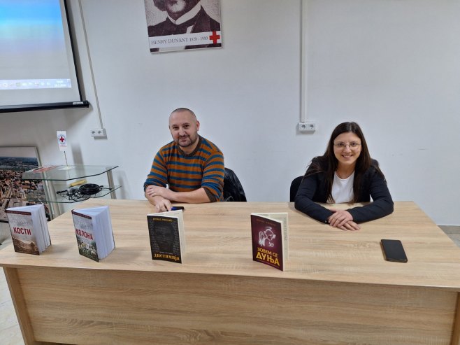 Шамац - промоција два романа "Кости" и "Колона" аутора Ненада Милкића Шамац - промоција два романа "Кости" и "Колона" аутора Ненада Милкића - Фото: СРНА