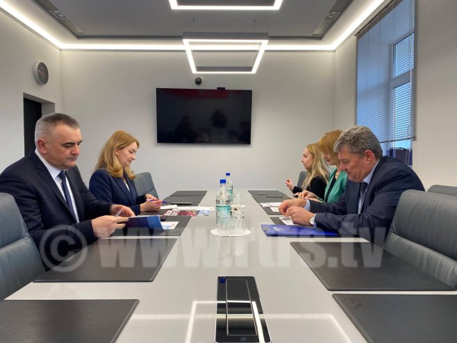 Минић посјетио Tракторски завод у Минску Минић посјетио Tракторски завод у Минску - Фото: РТРС