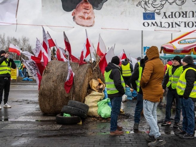 Протест пољских пољопривредника на граници са Украјином (Фото: EPA/WOJTEK JARGILO POLAND OUT) Протест пољских пољопривредника на граници са Украјином (Фото: EPA/WOJTEK JARGILO POLAND OUT) -