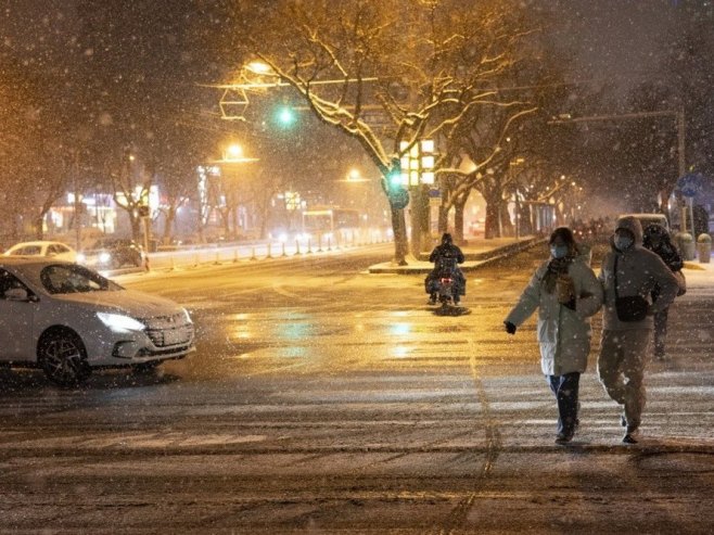 У Пекингу јаке сњежне падавине, затворени аутопутеви