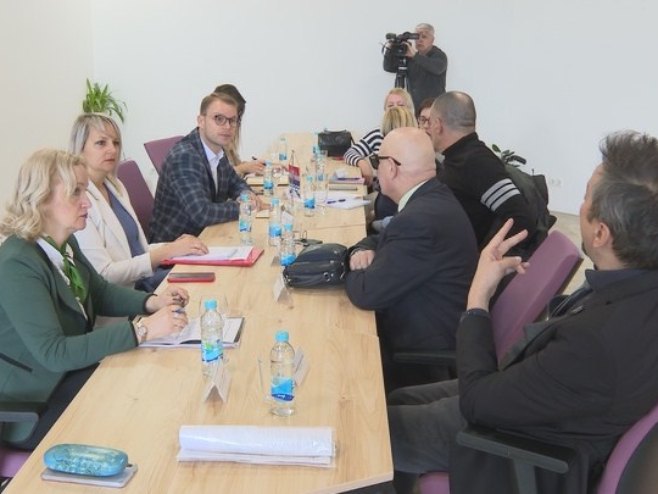 Представници Хуманитарне организације "Партнер" са Станивуковићем Представници Хуманитарне организације "Партнер" са Станивуковићем - Фото: РТРС