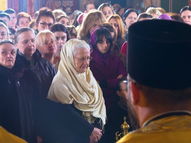 Митрополит Јоаникије служи литургију (фото: TANJUG/ MEDIABIRO) Митрополит Јоаникије служи литургију (фото: TANJUG/ MEDIABIRO) -