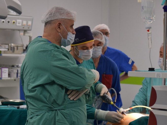 Операција у третману гојазности пацијената Операција у третману гојазности пацијената - Фото: СРНА