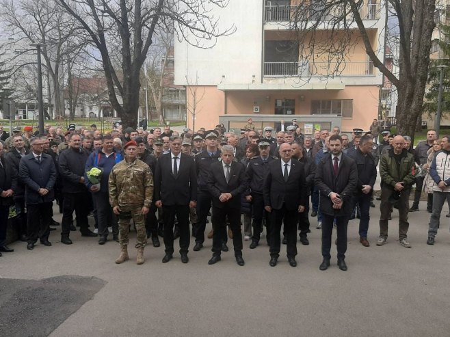 Полагање вијенаца погинулим борцима седмог одреда Специјалне бригаде полиције - Фото: РТРС