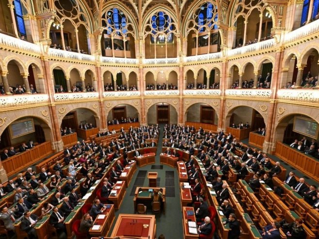 Мађарски парламент (Фото: EPA-EFE/TIBOR ILLYES HUNGARY OUT) - 