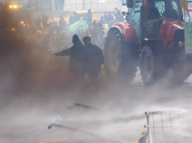 Протест пољопривредника у Белгији (Фото: EPA-EFE/OLIVIER MATTHYS) Протест пољопривредника у Белгији (Фото: EPA-EFE/OLIVIER MATTHYS) -