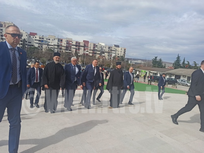 Dodik posjetio Saborni hram (Foto: RTRS)