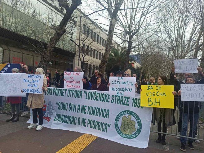 Подгорица: Протест због посјете Додика Подгорица: Протест због посјете Додика - Фото: РТРС