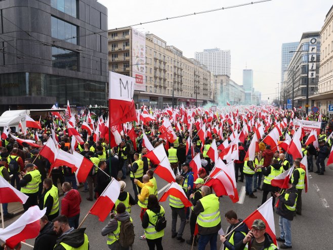 Протест пољопривредника у Варшави (Фото: EPA-EFE/Leszek Szymanski POLAND OUT) Протест пољопривредника у Варшави (Фото: EPA-EFE/Leszek Szymanski POLAND OUT) -
