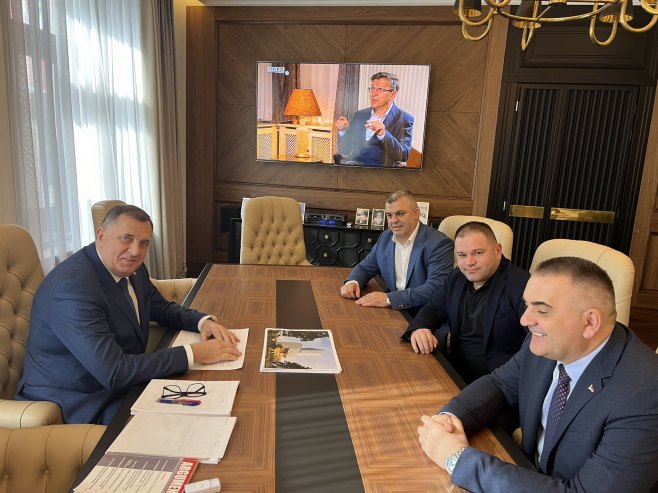 Милорад Додик у Теслићу (фото:twitter.com/MiloradDodik) Милорад Додик у Теслићу (фото:twitter.com/MiloradDodik) -
