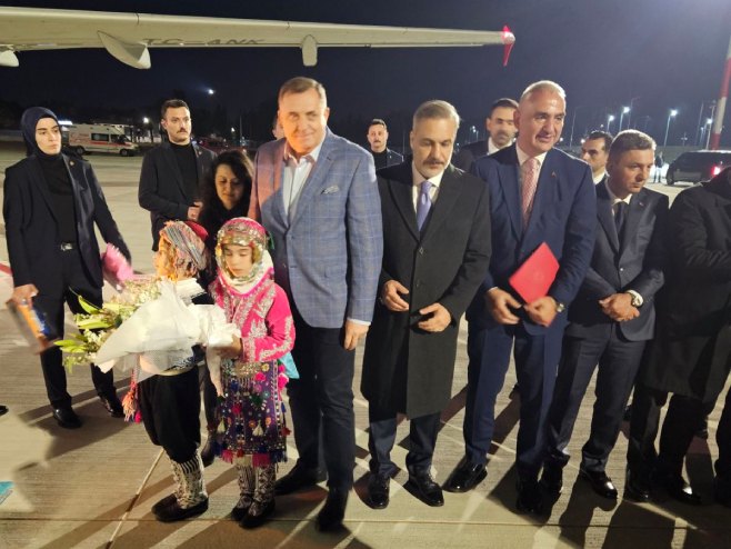 Додик са Ердоганом на аеродрому у Анталији (Уступљена фотографија)