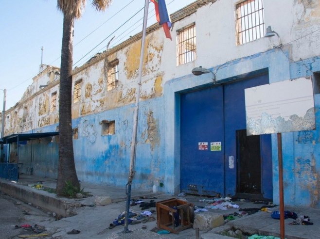 Зидине затвора, Хајити (фото: EPA-EFE/Siffroy Clarens) Зидине затвора, Хајити (фото: EPA-EFE/Siffroy Clarens) -