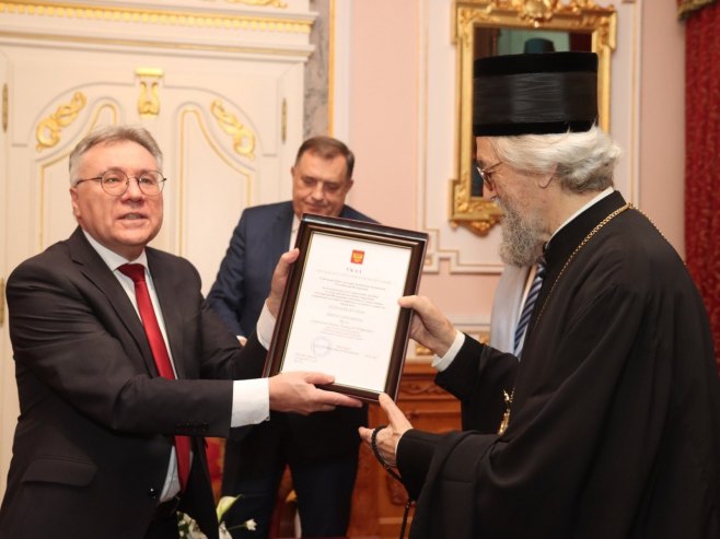 Званичници са владиком Јефремом (predsjednikrs.rs/Borislav Zdrinja )