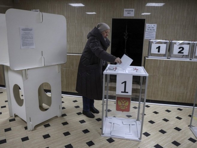 Избори у Русији (Фото: EPA-EFE/SERGEI ILNITSKY) - 
