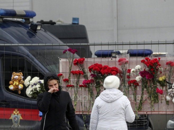 Москва - почаст страдaлима (Фото: EPA/MAXIM SHIPENKOV) - 