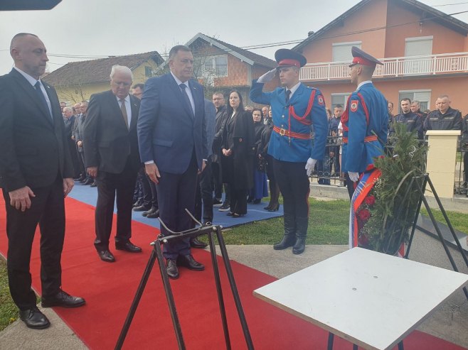 Dodik položio cvijeće (Foto: RTRS)