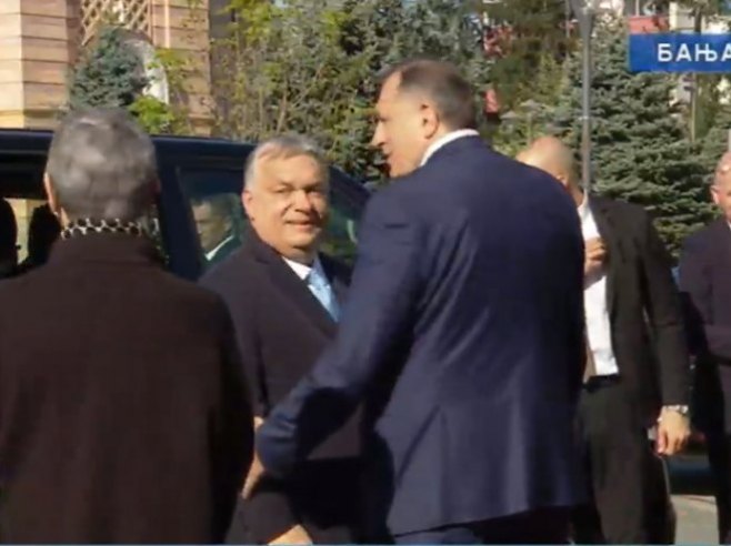 Орбан испред Палате Републике - Фото: РТРС