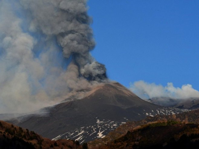Вулкан Етна (Фото: EPA-EFE/Orietta Scardino/илустрација) - 