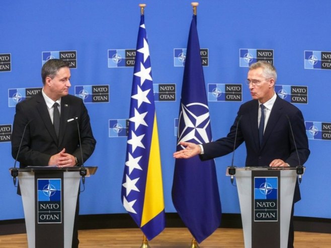 Бећировић и Столтенберг у сједишту НАТО-а (Фото:  EPA-EFE/OLIVIER HOSLET) - 